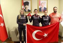 Paralimpik Oyunları'nda mücadele eden özel sporcular, Samsun'a döndü