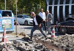 TFF Başkanı Hacıosmanoğlu Manisa FK'nın tesisine girmek için hendekten atladı