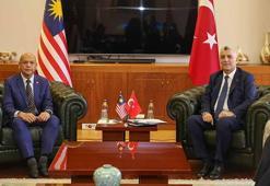 Bakan Bolat, Malezyalı mevkidaşı ile görüştü