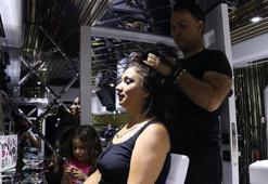 Bankacılığı bırakıp eşinin mesleği kuaförlüğe başladı; işini ve evini karavana sığdırdı