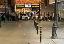 Eyüpsultan’da husumetlisini silahla yaraladı; seken kurşun alışveriş yapan kadına isabet etti