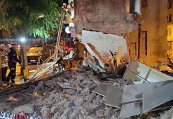 Fatih'te 3 katlı metruk bina çöktü: 1 yaralı