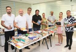 Deprem enkazında elinde kitapla bulunan rehberin 2 bin kitabı dağıtılıyor