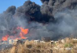 Arnavutköy'de belediyeye ait depoda çıkan yangın söndürüldü