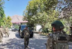 Kara Kuvvetleri Komutanı Bayraktaroğlu, hudut hattı ve sınır ötesinde incelemelerde bulundu