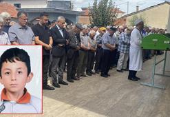 Beden eğitimi dersinde hayatını kaybeden Mert, son yolculuğuna uğurlandı