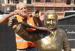 Avcılar'daki Adile Naşit heykelinin zili çalındı; yerine yenisi takıldı