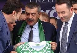 Bakan Tekin, Erzurum’da yöresel ürünler çarşısının açılışına katıldı