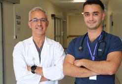 Doktor baba ve oğlu aynı hastanede görev yapıyor