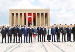 TFF Başkanı Hacıosmanoğlu ve Yönetim Kurulu Üyeleri, Anıtkabir'i ziyaret etti