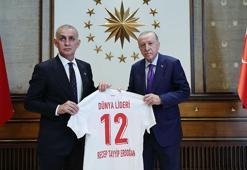 Cumhurbaşkanı Erdoğan, TFF Başkanı Hacıosmanoğlu ve heyetini kabul etti