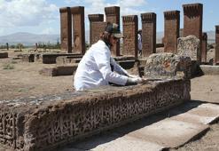 Birinci Dünya Savaşı'nda tahrip olan tarihi mezarlara bakım