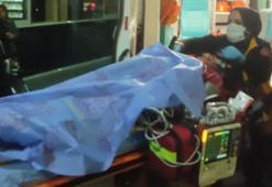 Karnına sapladığı bıçakla hastaneye kaldırıldı