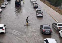 Diyarbakır’da cadde ve sokaklar göle döndü