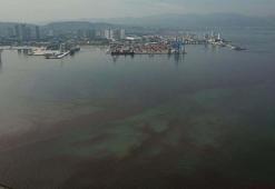 ‘İzmir Körfezi’ndeki kırmızılık havalar soğuyunca kaybolacak’