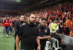 PAOK’lu taraftar, polis eşliğinde stadyumdan çıkarıldı