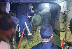 Samanlıktaki yangını, eve sıçramadan söndürüldü