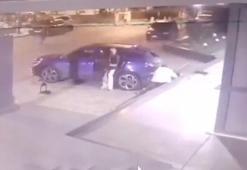 Eski milli futbolcu Serhat Akın'a saldırı kamerada