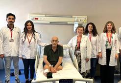 Depremzede emekli öğretmen protezle ayağa kalktı