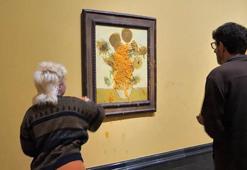 İklim aktivistleri Van Gogh tablosuna çorba fırlattı