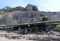 Antik Roma Tiyatrosu kazısında Osmanlı'nın ilk hamam örneği keşfedildi