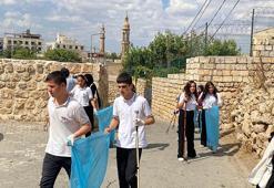Öğrencilerden, atık malzemelerden ürettikleri çöp toplama aparatıyla çevre temizliği
