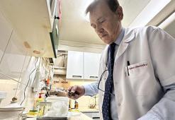 Eczanesinde 42 yıldır ‘majistral ilaç’ yaparak hastalara şifa oluyor