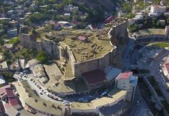 Bitlis Kalesi kazısında 1500’lü yıllara ait su şebekesi bulundu
