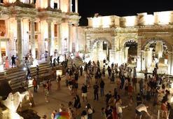 Efes ve Pamukkale'yi 361 bin 215 kişi gece ziyaret etti