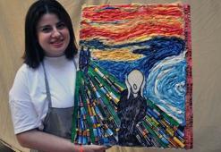 Topladığı atıklar ile ünlü ressamların tablolarını yapıyor