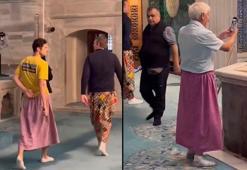 Sosyal medyanın gündemine oturan 'saygı'; erkek turistler Bursa’da tarihi Yeşil Cami'yi etek giyip, ziyaret etti