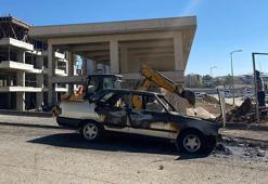 Alev alan doğal gaz sızıntısı otomobili yaktı