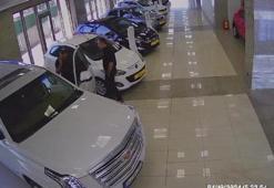 Avcılar'da ortalığı savaş alanına çeviren cipin çalınma anı kamerada