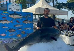 'Dünya Zıpkın Rekortmeni' Selçuk Koşar, avladığı 1 ton orkinosu pişirip çocuklara dağıttı