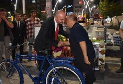 Çalınan bisikletini Vali, çiğköftelerini Bakan Yerlikaya aldı