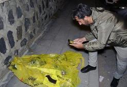 Çatı katından yalıtım malzemesine sarılmış Kalaşnikof ile dolu şarjör bulundu