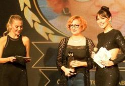 'İz Bırakanlar' Zirvesinden DHA muhabirine ödül