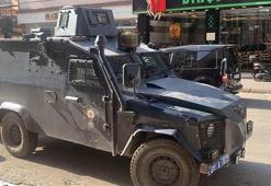 Caddede, yol kenarında el bombası bulundu