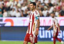 20 yıl önce diz kapağından vurulunca futbola ara vermişti; 400'üncü Süper Lig maçına çıktı