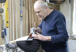 İzmir'in yarım asırlık saz ustası