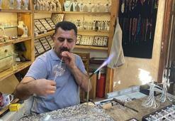 Cama üfleyerek şekil veriyor