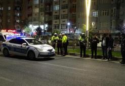 Refüjdeki demirlerden atlayıp, yolun karşısına geçmek isterken canından oldu