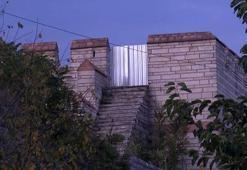 Edirnekapı Surları'nın girişleri sacla kapatıldı