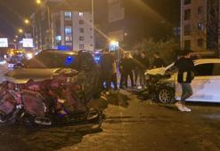 Çekmeköy'de 3 aracın karıştığı zincirleme kazada 3 kişi yaralandı