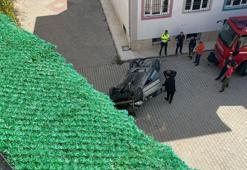 Okul bahçesine düşen otomobilin sürücüsü yaralandı
