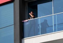 Temizlik yaparken balkonda mahsur kaldı