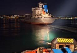 İstanbul Boğazı’nda sürüklenerek sahile çarpan çimento gemisi çekildi