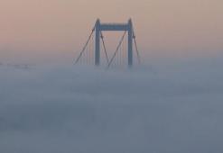 İstanbul'da sis etkili oluyor; çift yönde askıya alınan gemi trafiği normale döndü