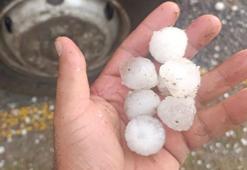 Ağrı'da ceviz büyüklüğünde dolu yağdı