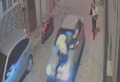 Kendisini durdurmaya çalışan polisi, aracının kaputunda götürdü